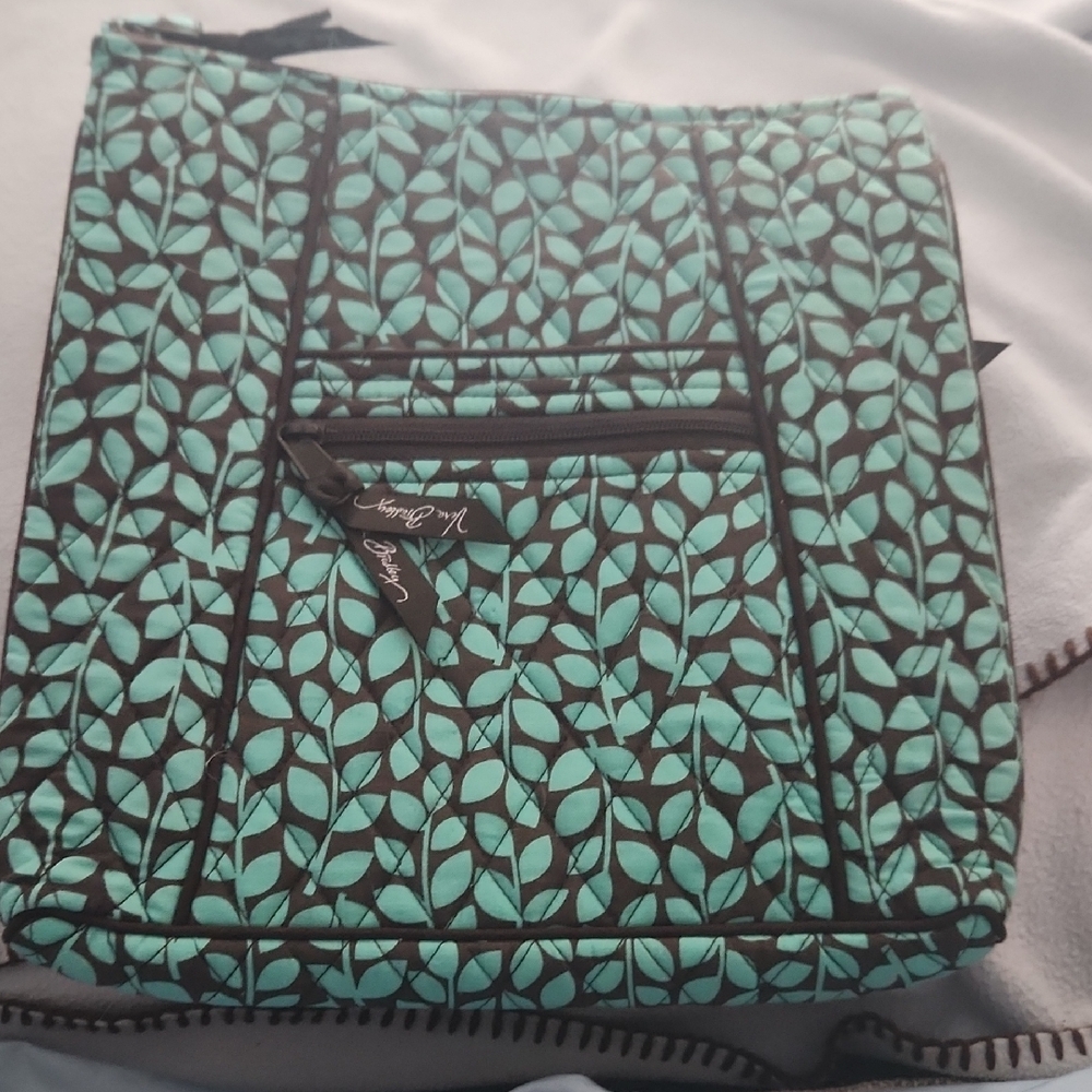 Vera Bradley Green Leaf Pattern Women's Bag...crossbody.